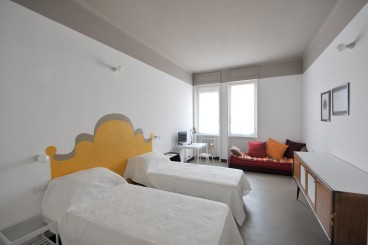 Camera gialla | Yellow room